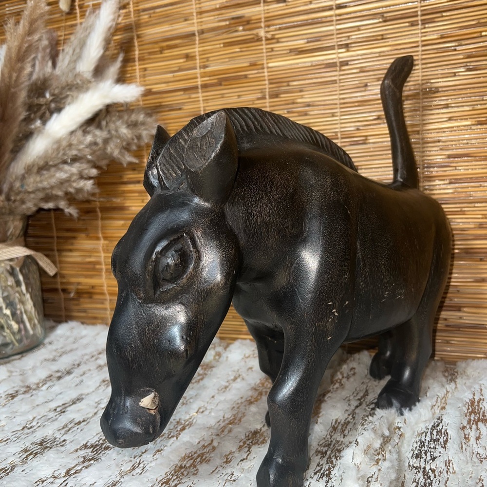 Hand-carved ebony wood boar sculpture - Picture 3 of 11